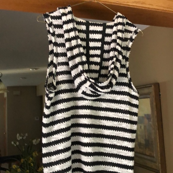 Mystery black n cream sleeveless tunic - Picture 4 of 4